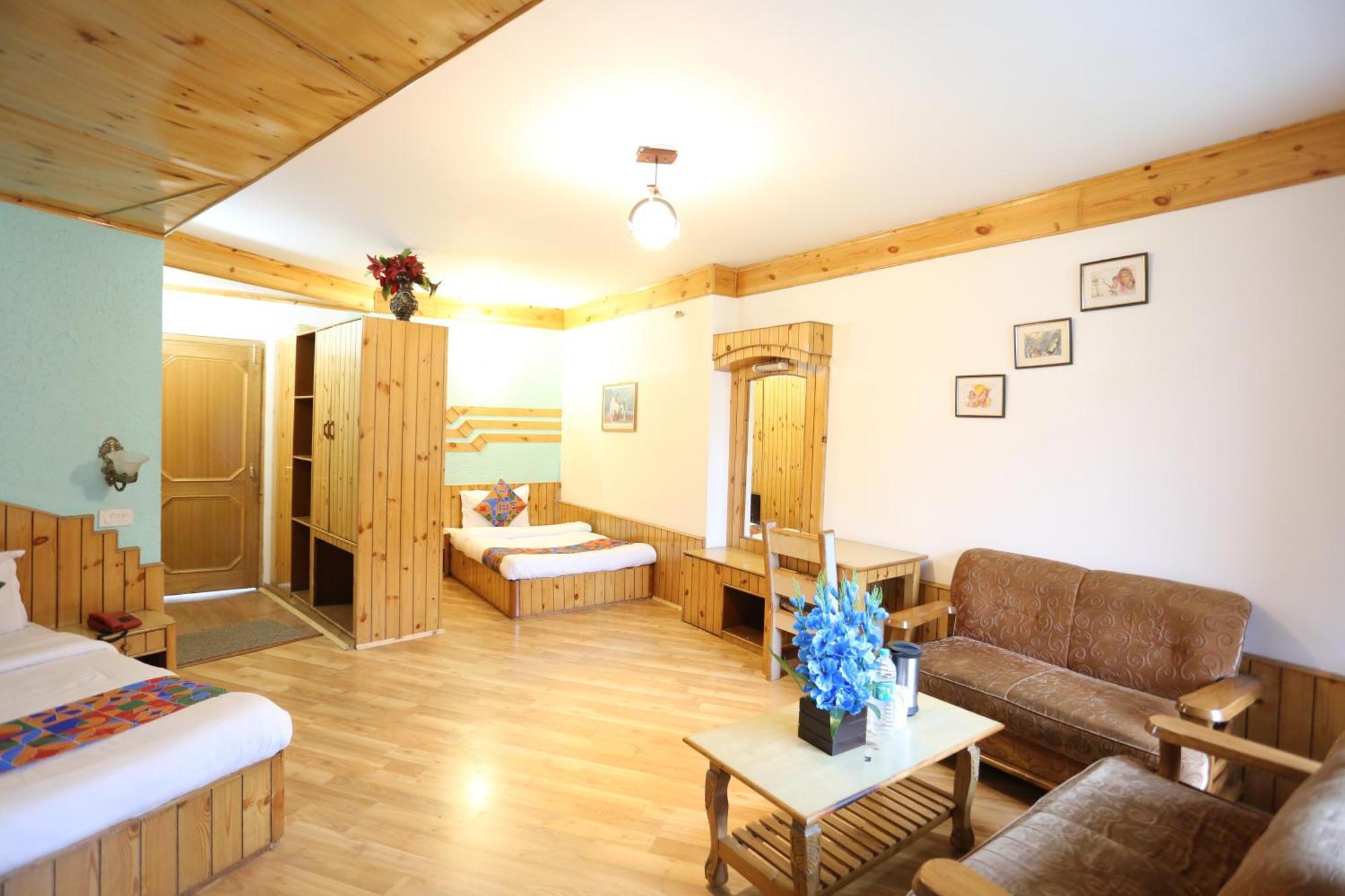 Hotel Surbhi Vashist Bagian luar foto