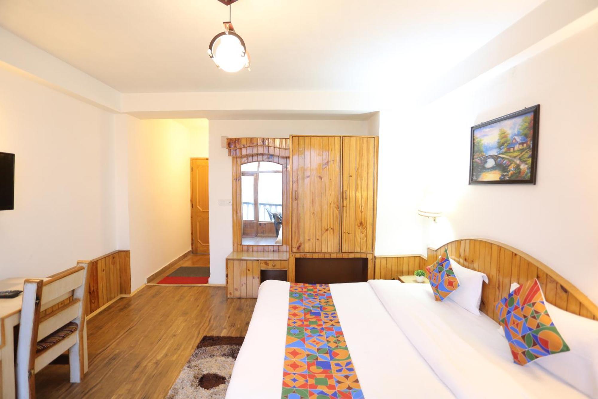 Hotel Surbhi Vashist Bagian luar foto