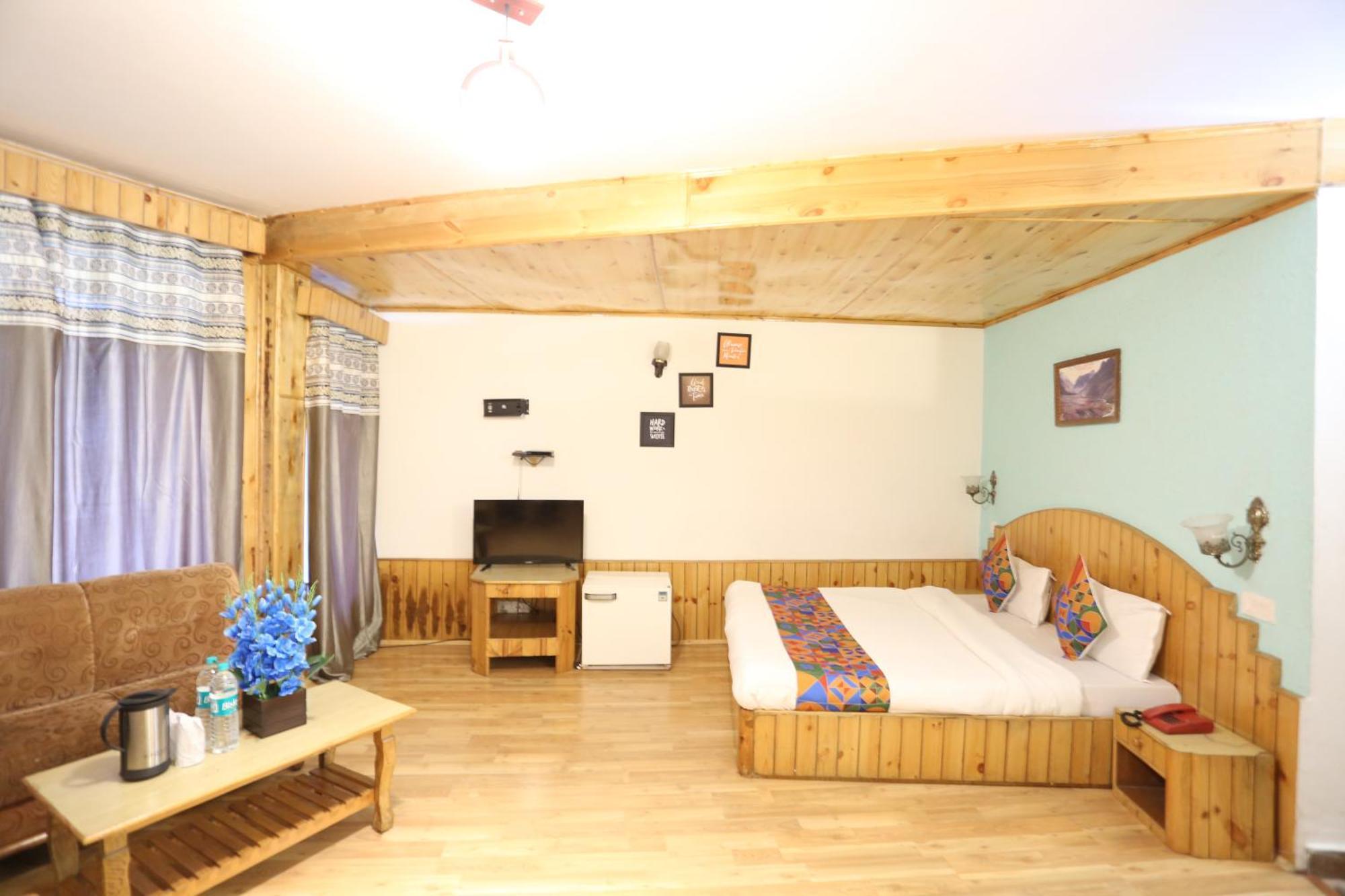 Hotel Surbhi Vashist Bagian luar foto