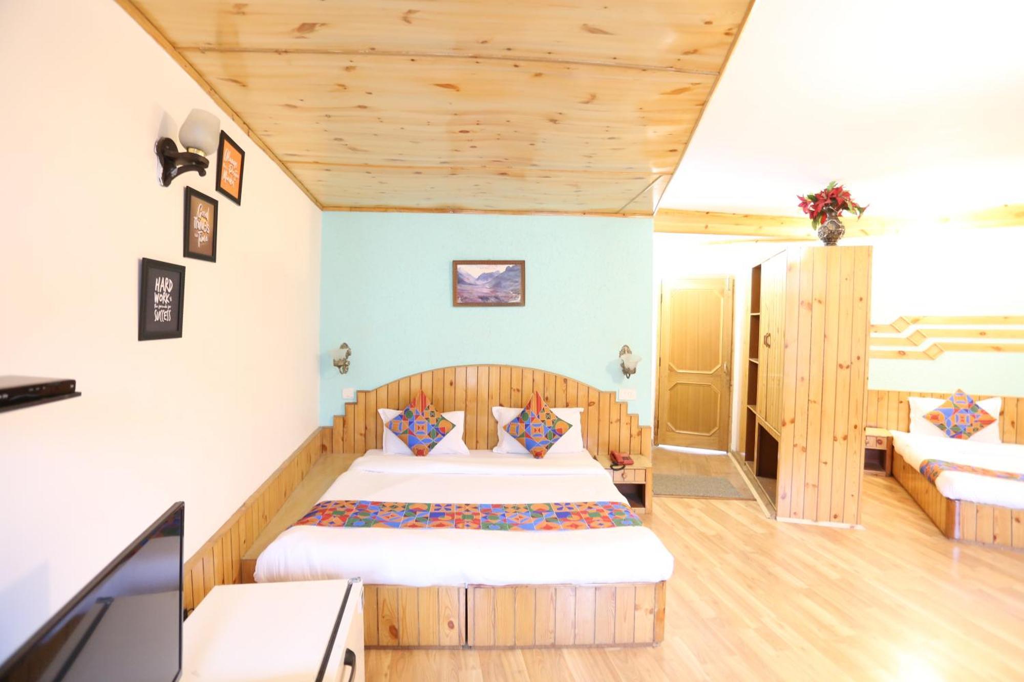 Hotel Surbhi Vashist Bagian luar foto