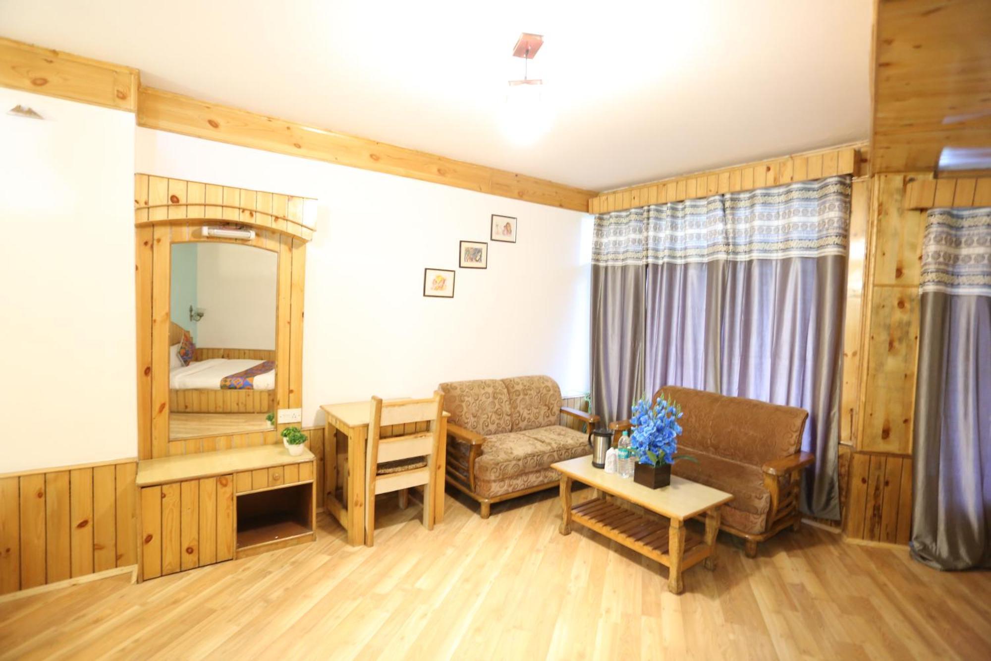 Hotel Surbhi Vashist Bagian luar foto