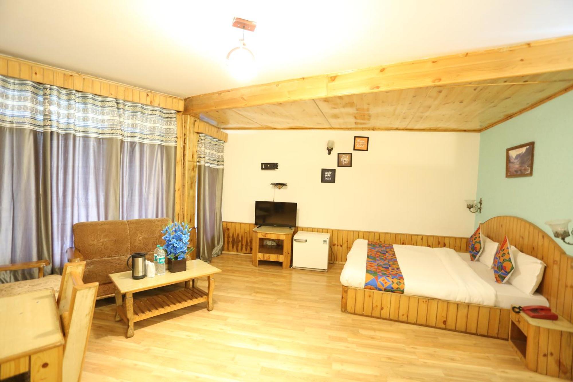 Hotel Surbhi Vashist Bagian luar foto
