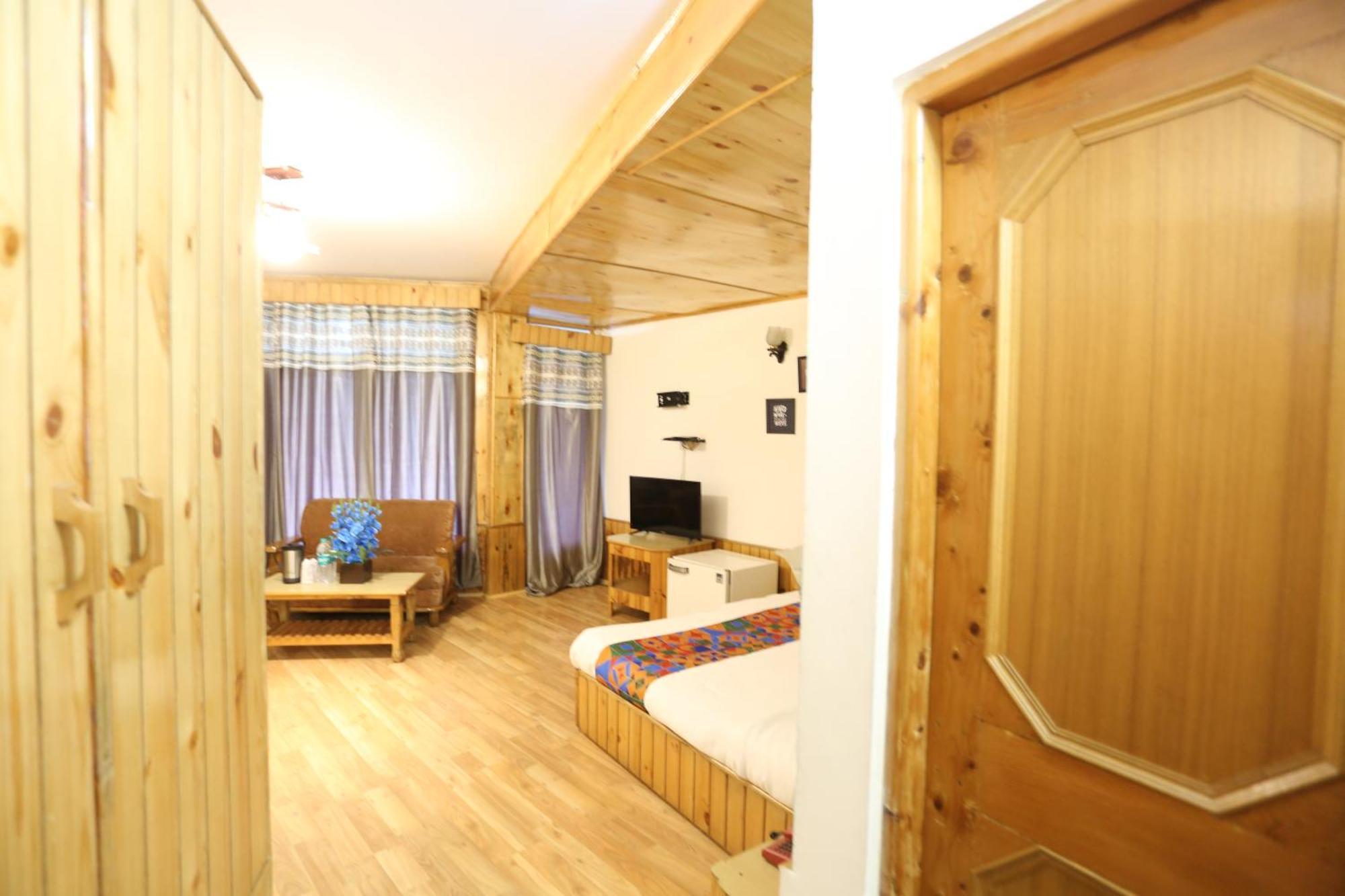 Hotel Surbhi Vashist Bagian luar foto