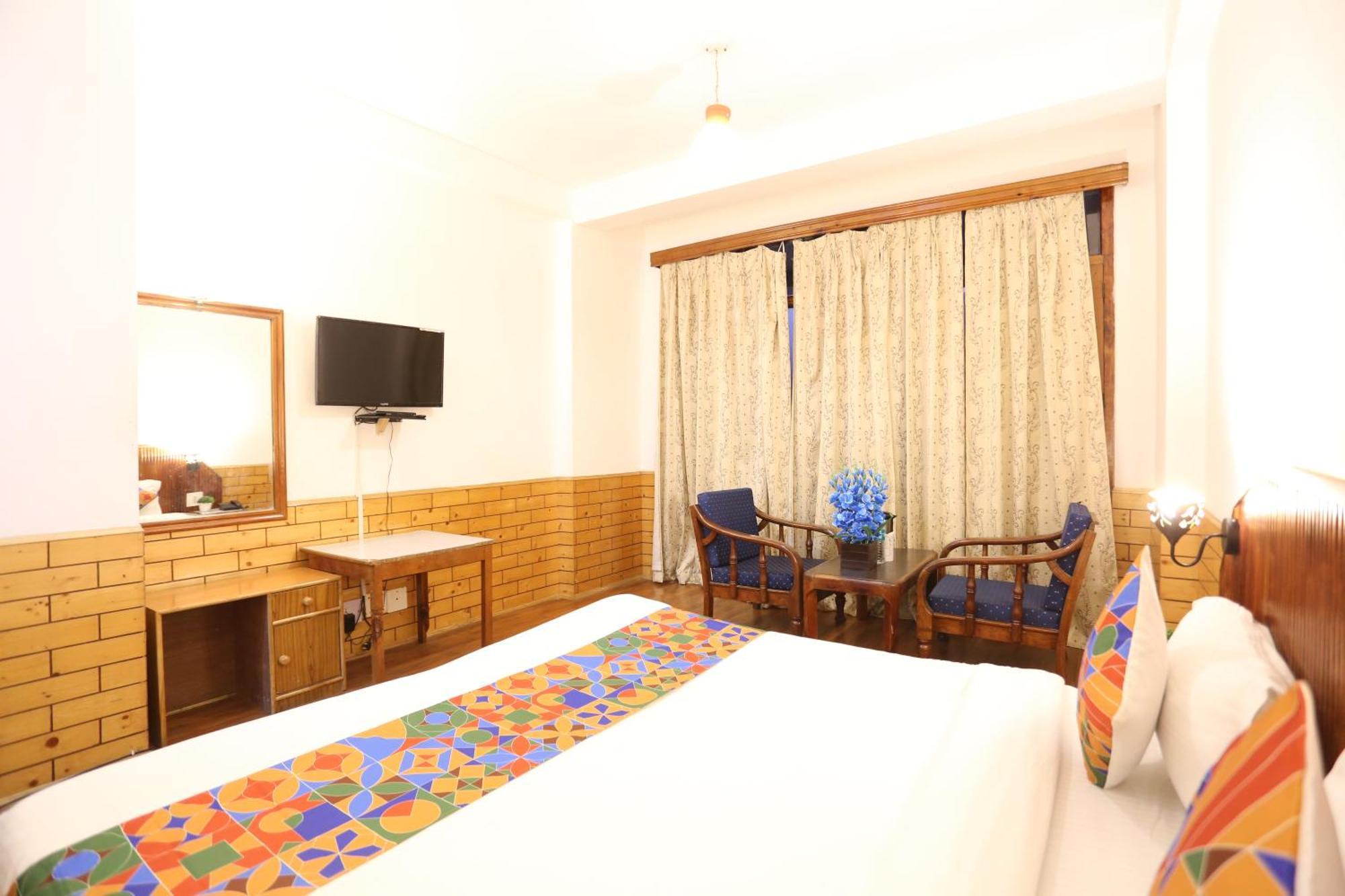 Hotel Surbhi Vashist Bagian luar foto
