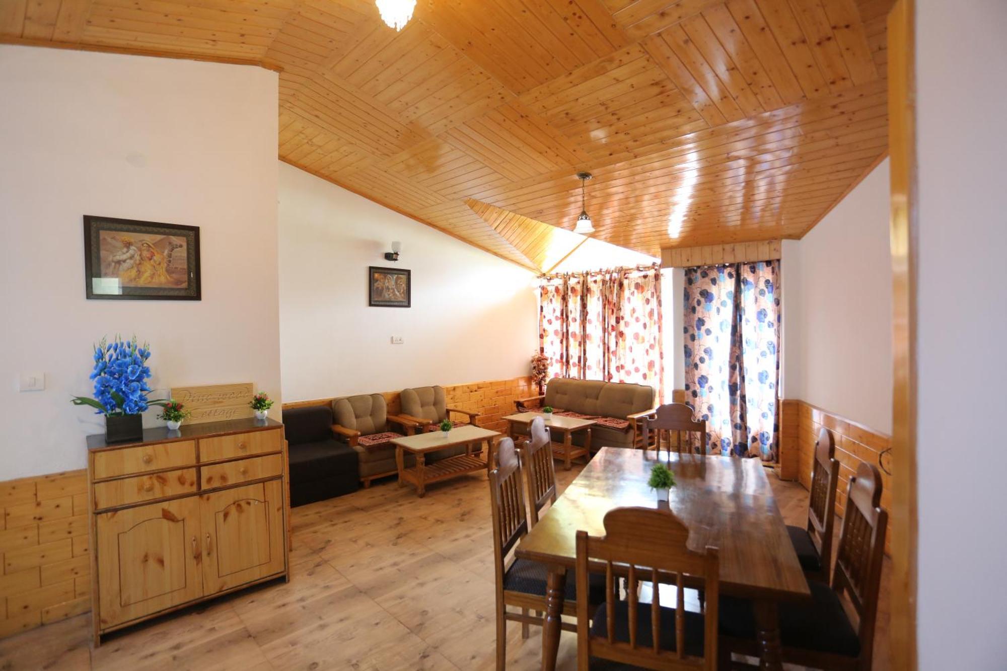 Hotel Surbhi Vashist Bagian luar foto