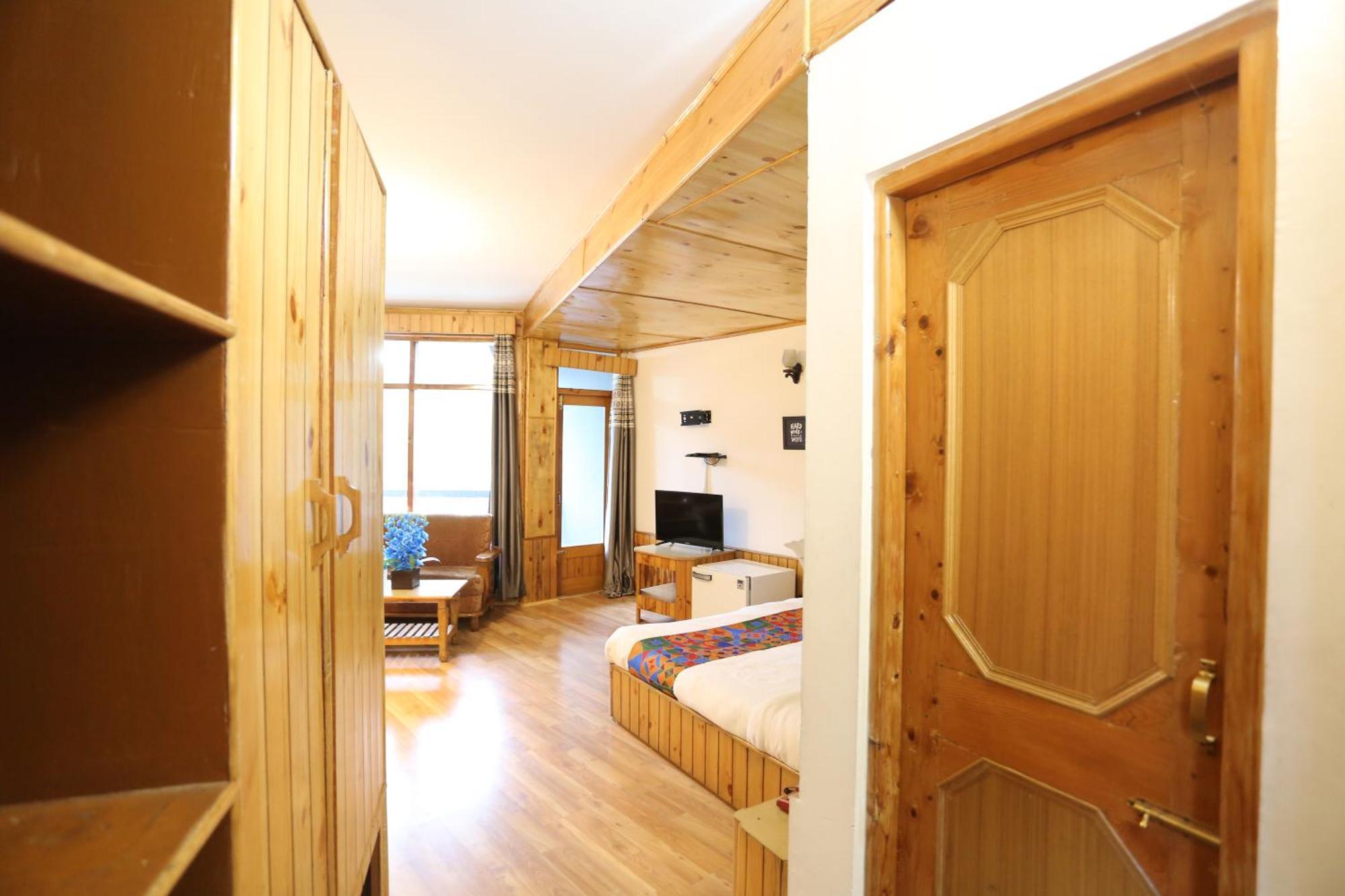 Hotel Surbhi Vashist Bagian luar foto