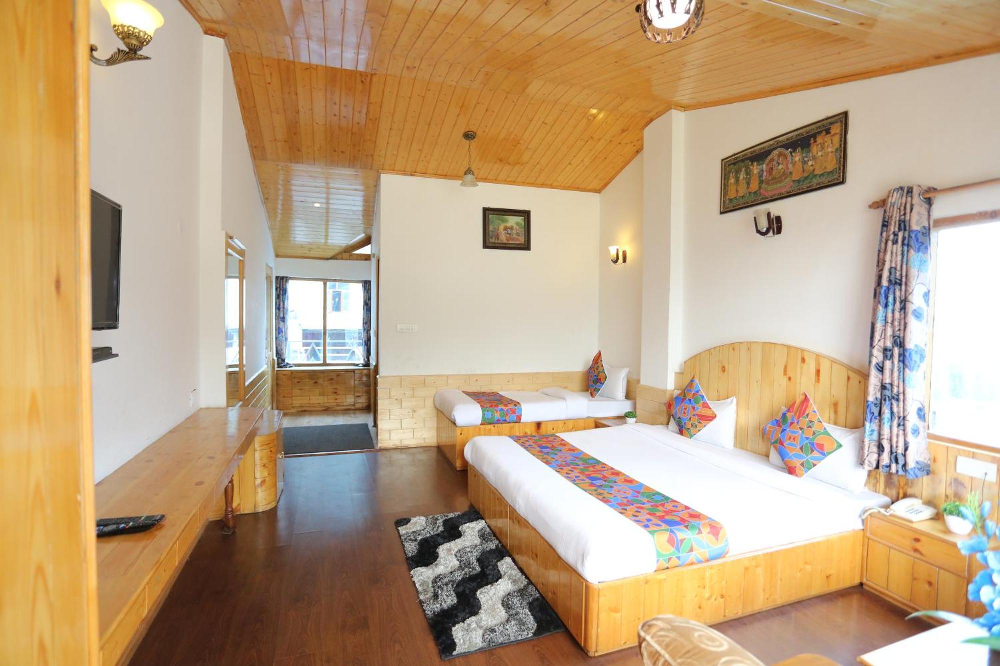 Hotel Surbhi Vashist Bagian luar foto